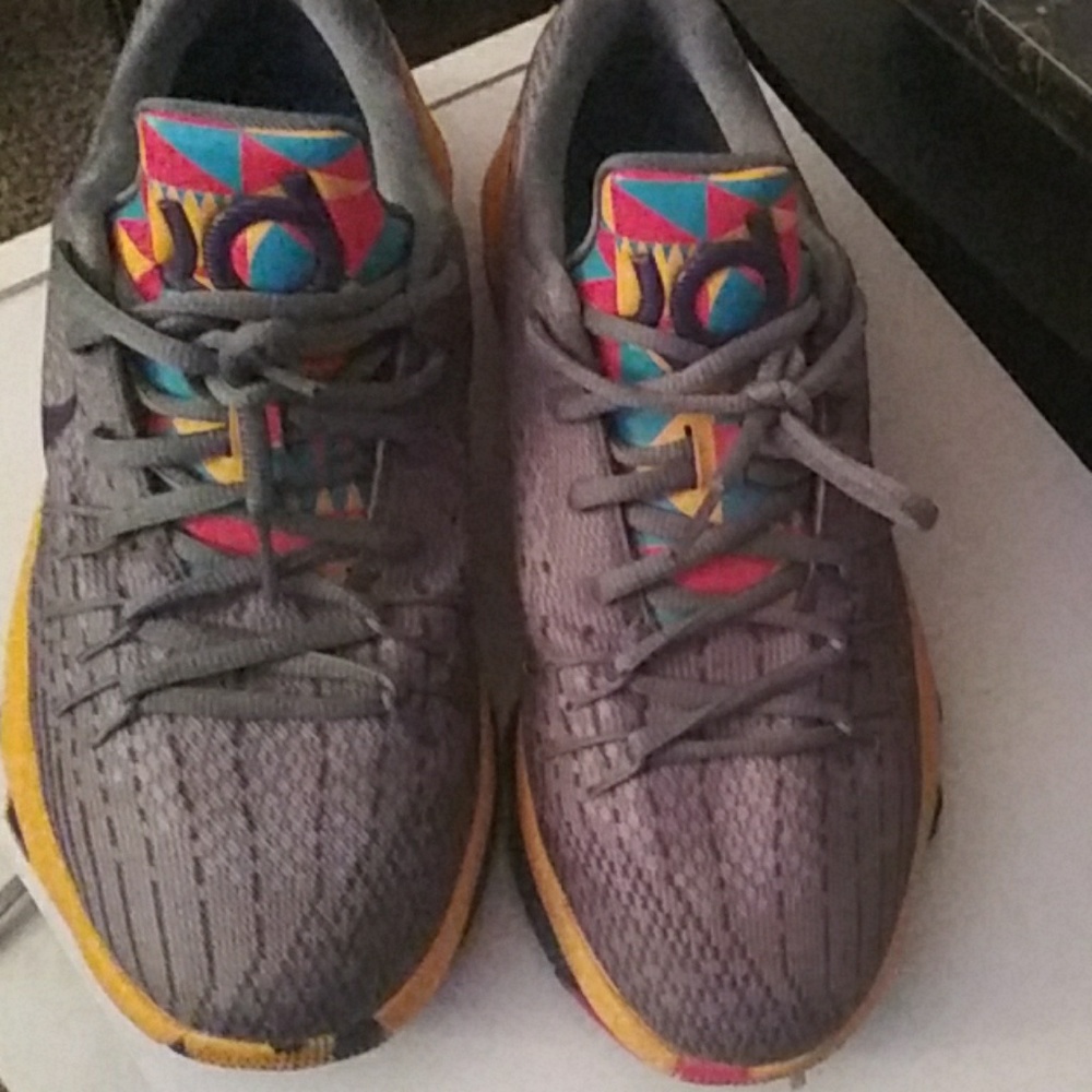 Kd 8 size 6y youth sneakers